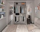 Белая гардеробная в спальне